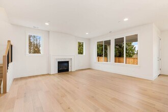 16017 124th Ave NE in Woodinville, WA - Building Photo - Building Photo