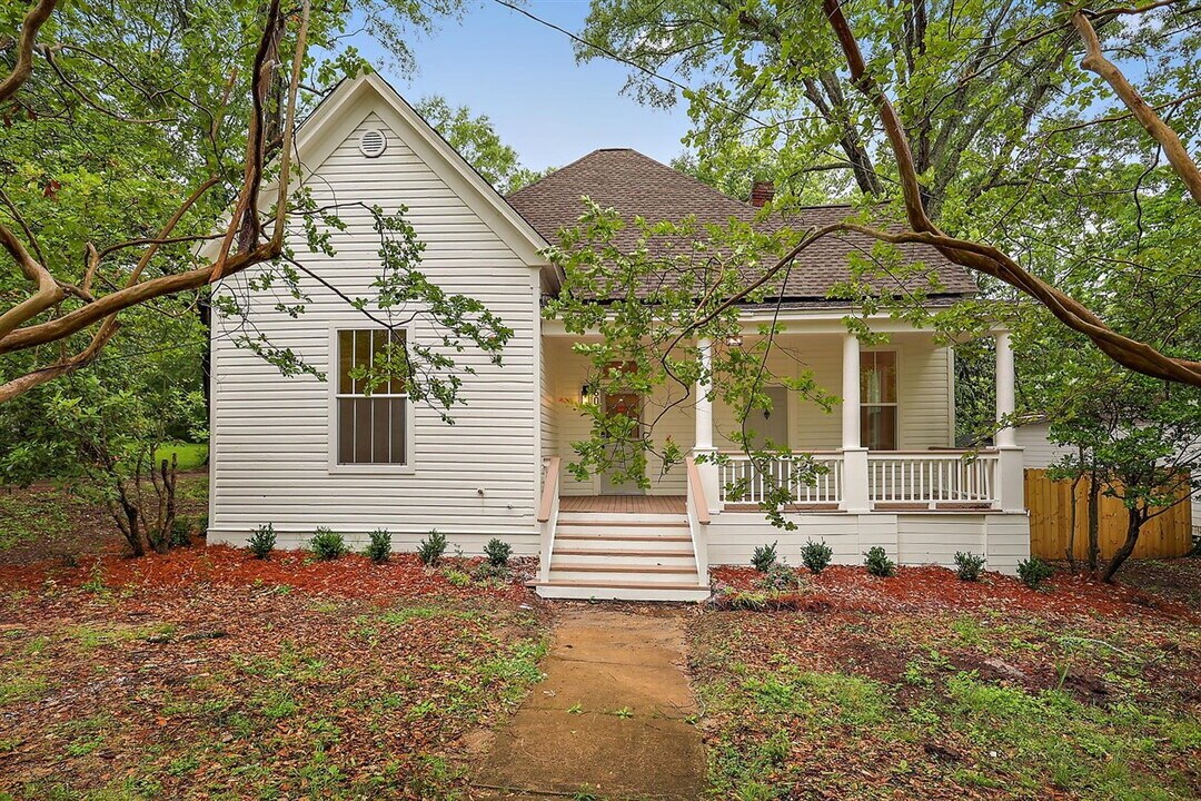 601 Capitol St in Clinton, MS - Building Photo