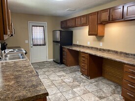 408 29th Ave W in Milan, IL - Building Photo