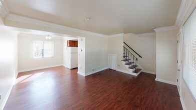 Wilson Pl. / Monroe St. in Oswego, IL - Building Photo - Building Photo