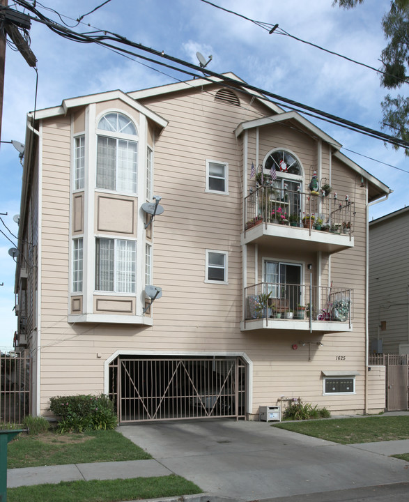 1625 E 5th St in Long Beach, CA - Building Photo