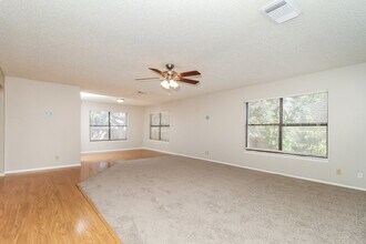 6854 Park Haven in San Antonio, TX - Foto de edificio - Building Photo