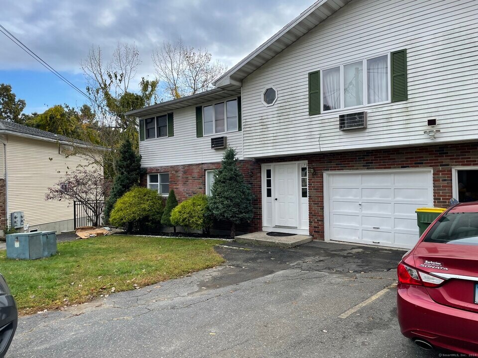 179 Lucille St, Unit 1 in Waterbury, CT - Building Photo