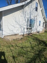 2542 W High St in Springfield, MO - Building Photo - Building Photo