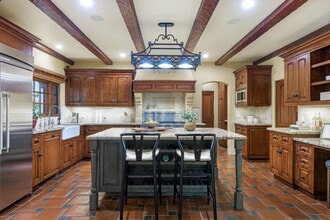 4865 Vieja Dr in Santa Barbara, CA - Building Photo - Building Photo
