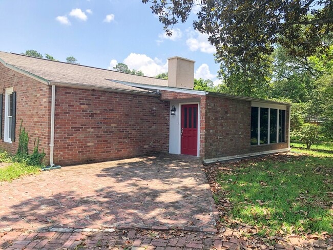 property at 802 S Texas St