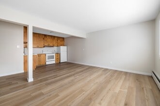 2151 Hamilton St in Regina, SK - Building Photo - Building Photo