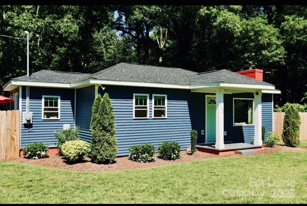 1760 Shearer Rd in Davidson, NC - Building Photo