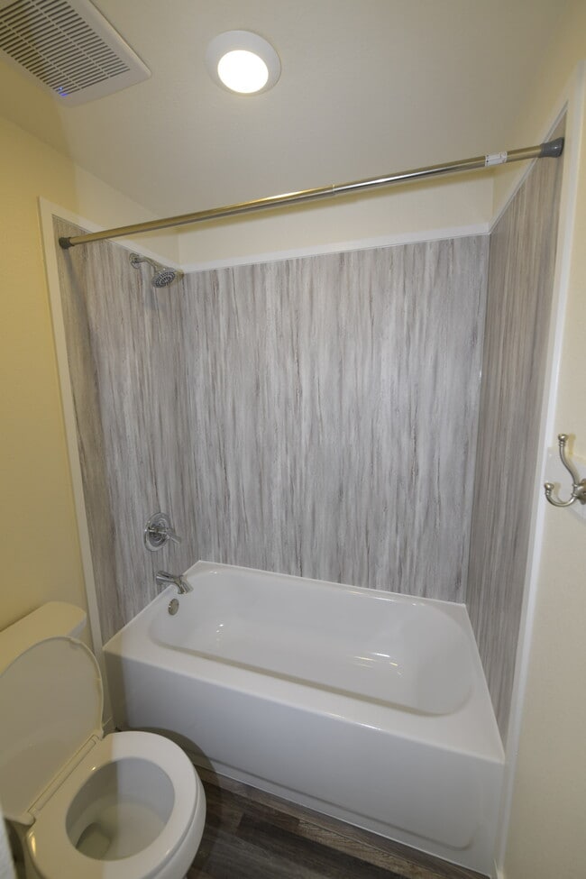 4768 State St, Unit 4768 state st salem or in Salem, OR - Building Photo - Building Photo