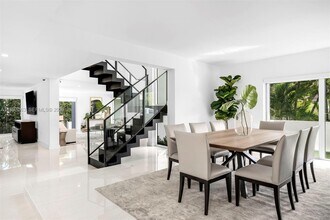 6832 Sunrise Ct in Coral Gables, FL - Building Photo - Building Photo