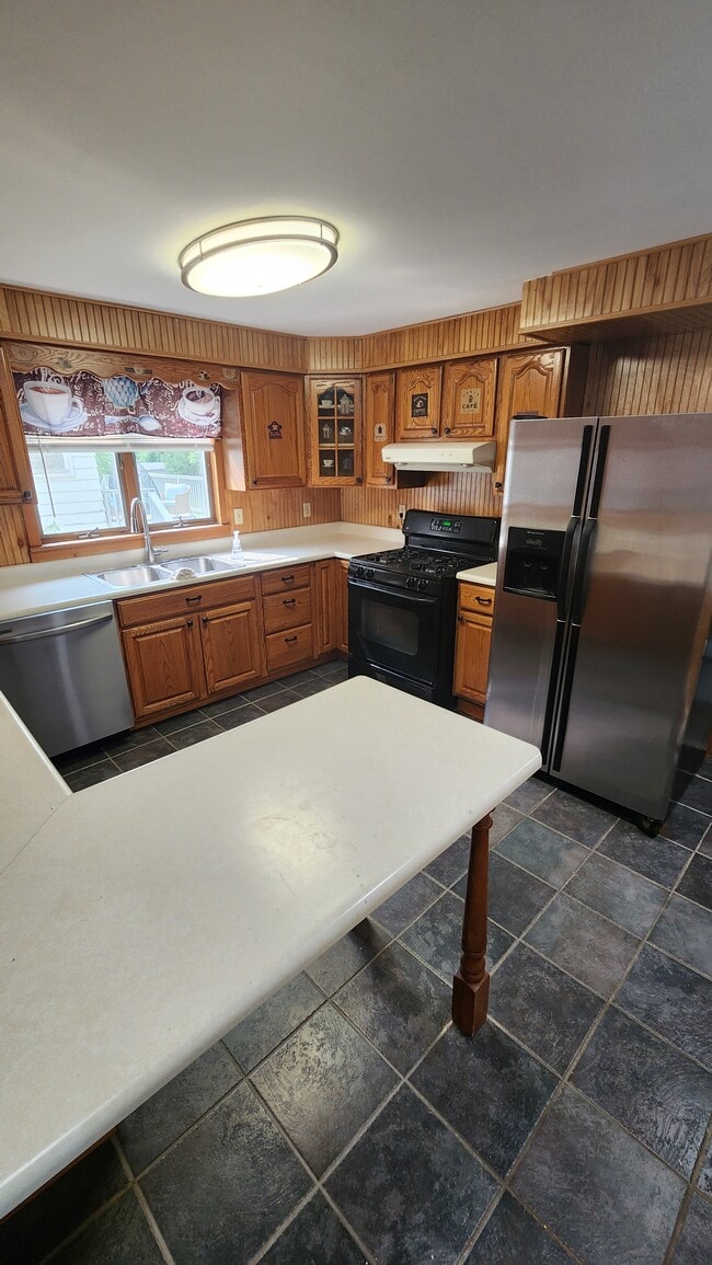 40 W Howard Ave, Unit Lower in Dunkirk, NY - Building Photo - Building Photo