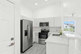 18650 SW 28th Ct in Miramar, FL - Building Photo