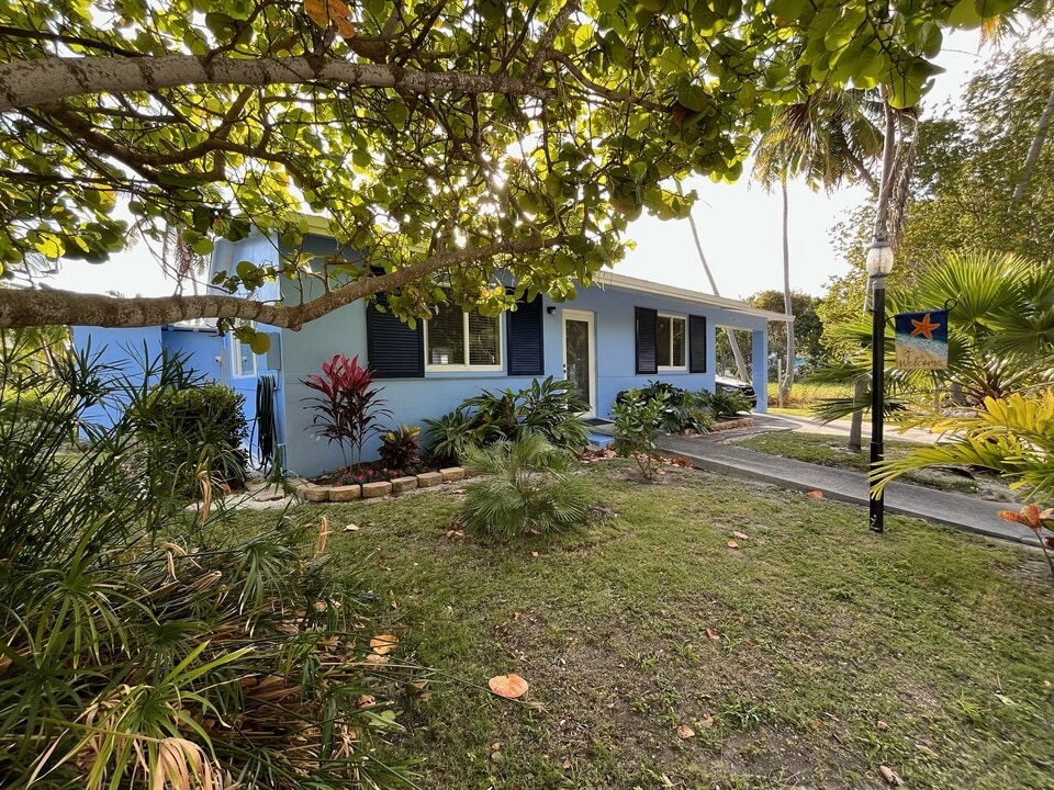 140 N Ocean Ln in Islamorada, FL - Building Photo