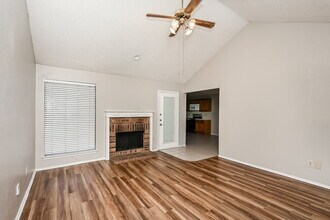 4209 Vincent Terrace in Haltom City, TX - Foto de edificio - Building Photo