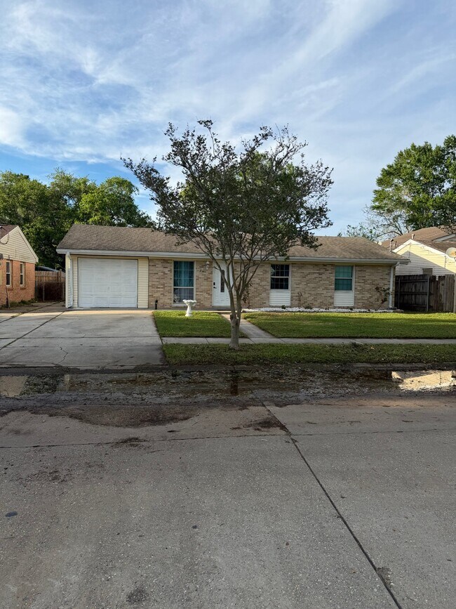 property at 2412 Riverbend Dr