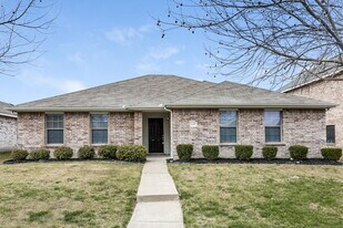1357 Illinois Ave in Lancaster, TX - Building Photo