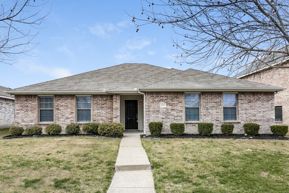 1357 Illinois Ave in Lancaster, TX - Building Photo