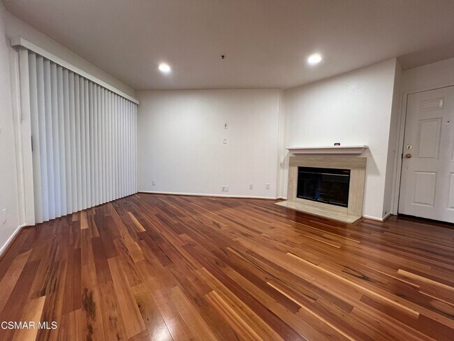 5728 Oak Bend Ln in Oak Park, CA - Building Photo - Building Photo