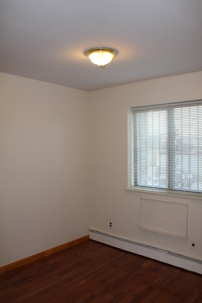 7358 53rd Ave Apartments and Nearby Maspeth Apartments For Rent