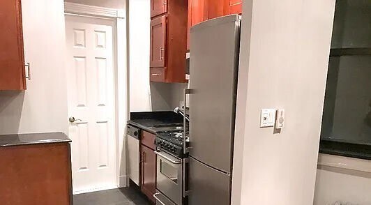 382 E 10th St in New York, NY - Building Photo