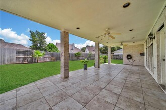 16907 Cross Springs Dr in Houston, TX - Building Photo - Building Photo