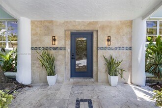 3180 N Bay Rd in Miami, FL - Building Photo - Building Photo