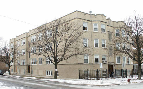 6100 N Mozart St in Chicago, IL - Building Photo