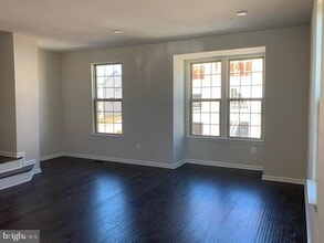 3201 Laurel Hl Rd in Severn, MD - Foto de edificio - Building Photo