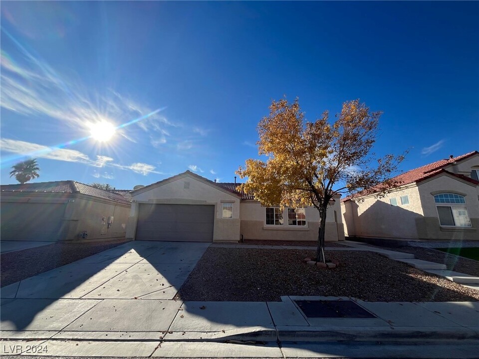 625 Blossom Berry Ct in North Las Vegas, NV - Foto de edificio