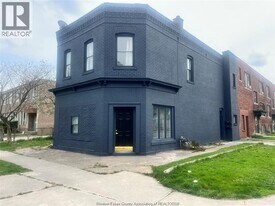 701 Marentette Ave in Windsor, ON - Building Photo