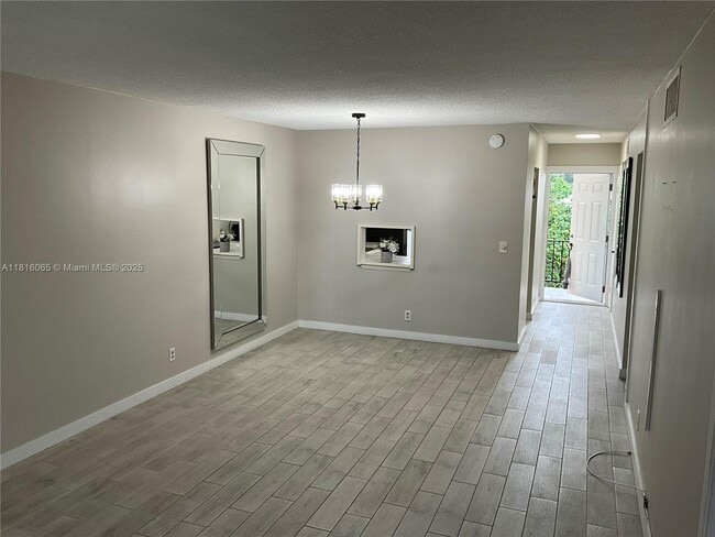 200 Ashbury Rd in Hollywood, FL - Building Photo - Building Photo