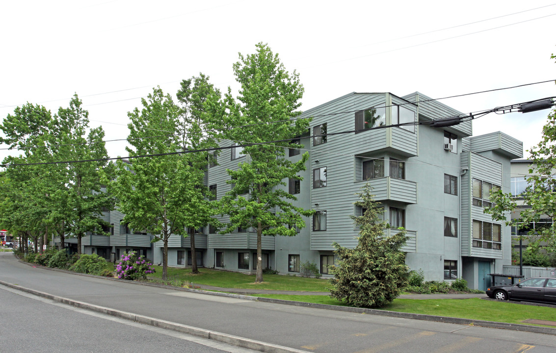 Blakeley Manor in Seattle, WA - Building Photo