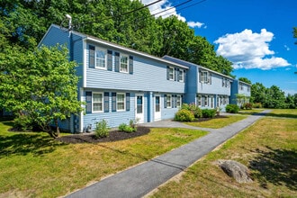 Foxcroft Apartments, LLC in Scarborough, ME - Building Photo - Building Photo