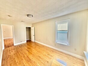 34 School St in Everett, MA - Foto de edificio - Building Photo