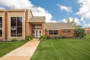 6897 Meadow Rd in North Richland Hills, TX - Building Photo