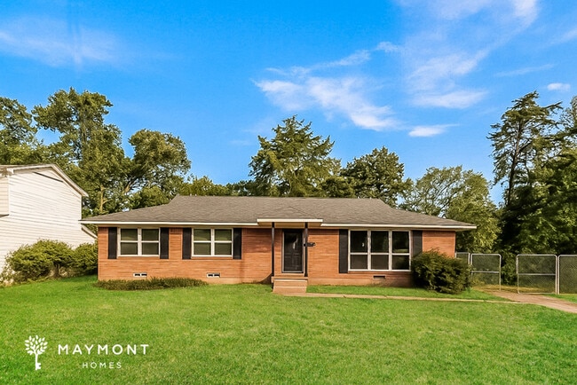 3817 Rockbluff Dr