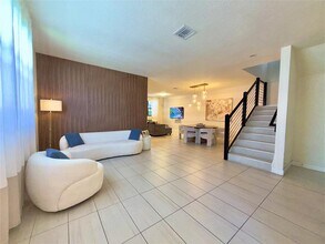 7911 NW 105th Ave in Doral, FL - Building Photo - Building Photo