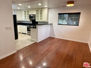 1200 Laveta Terrace in Los Angeles, CA - Foto de edificio - Building Photo