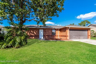 647 Pampas St NW in Palm Bay, FL - Building Photo - Building Photo