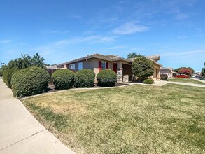 9752 Sorrena Way in Elk Grove, CA - Building Photo - Building Photo