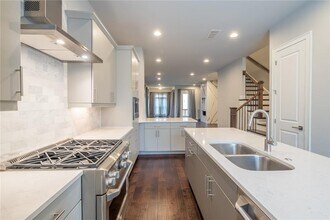 4216 Deming Cir in Sandy Springs, GA - Building Photo - Building Photo