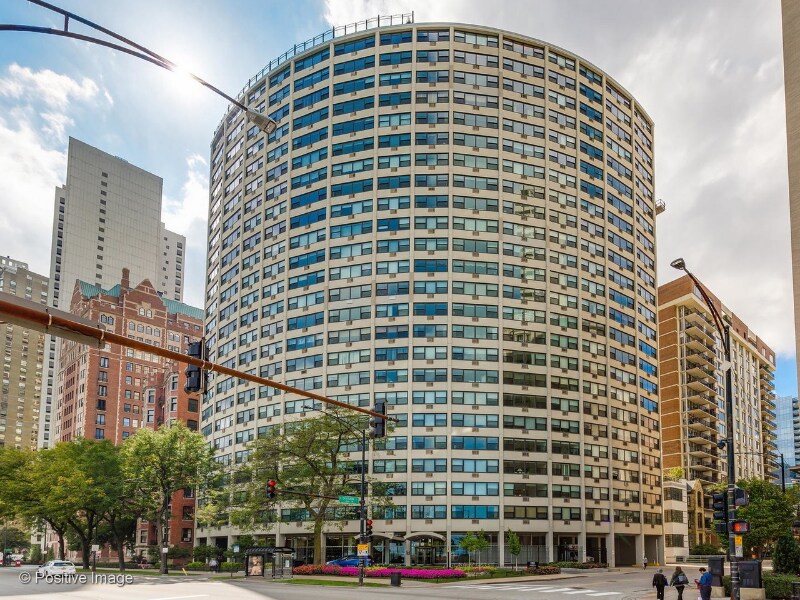 1150 N Lake Shore Dr in Chicago, IL - Building Photo