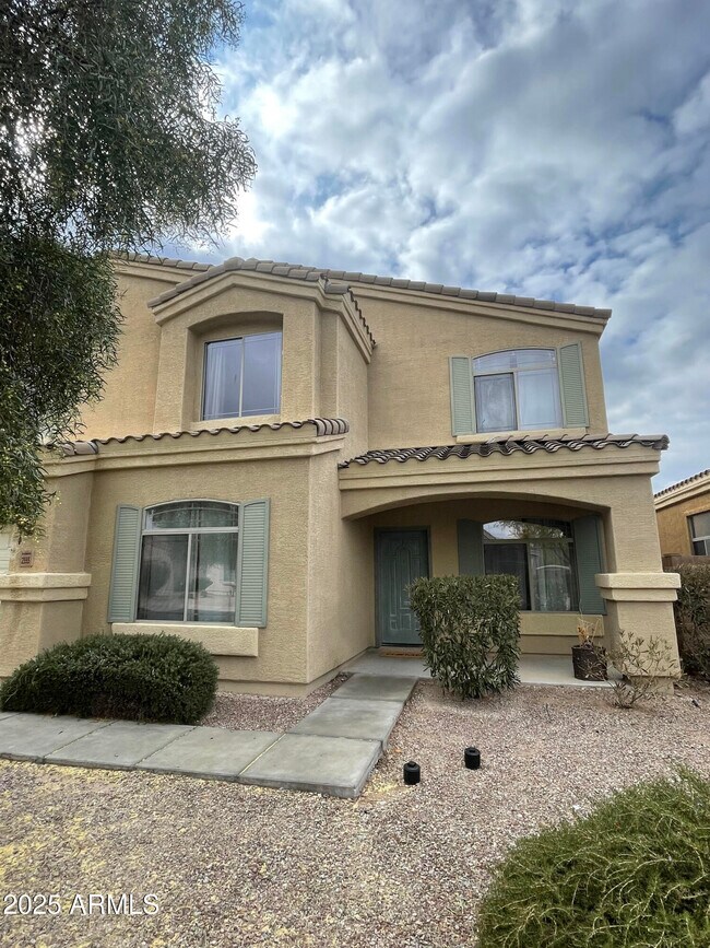 2555 E Robb Ln in Phoenix, AZ - Building Photo - Building Photo