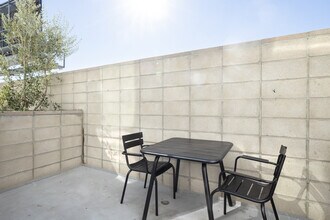 4805 Bakman Ave, Unit FL2-ID677 in Los Angeles, CA - Building Photo - Building Photo