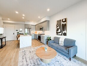 17 Argyle St, Unit 1 in Boston, MA - Foto de edificio - Building Photo