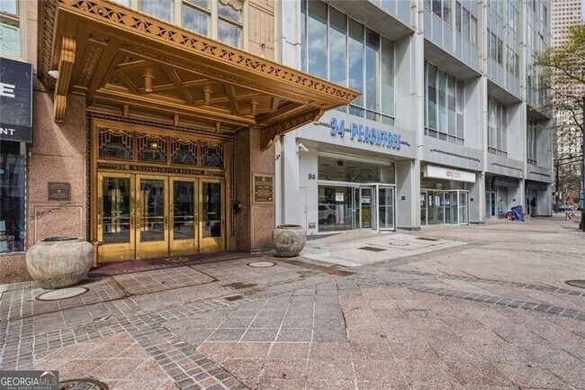 property at 32 Peachtree St NW