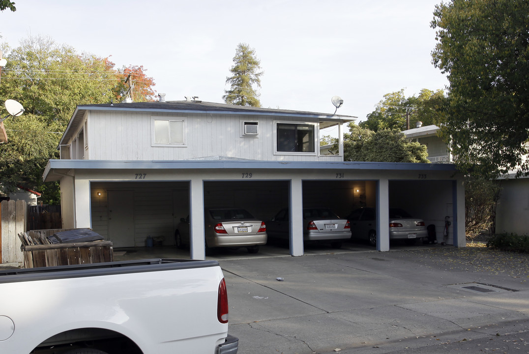 727-733 10th St in Davis, CA - Building Photo