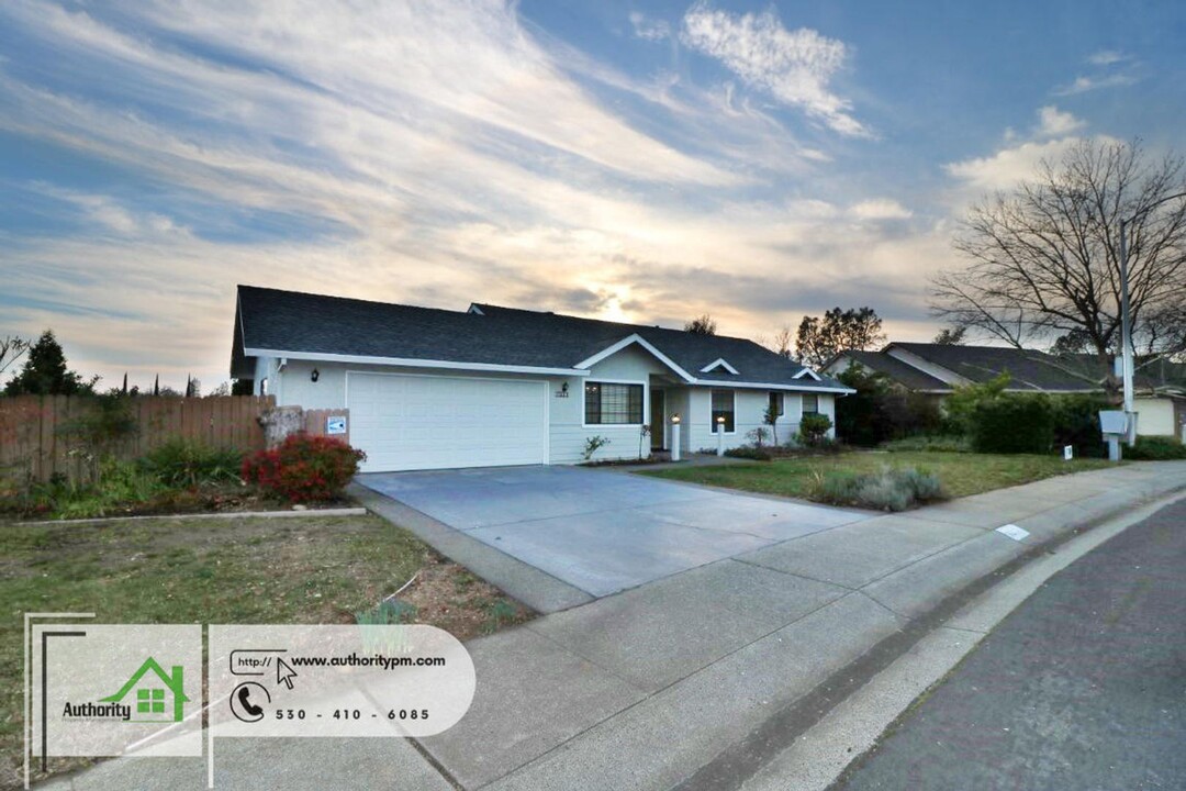 4504 Crimsonwood Dr in Redding, CA - Building Photo