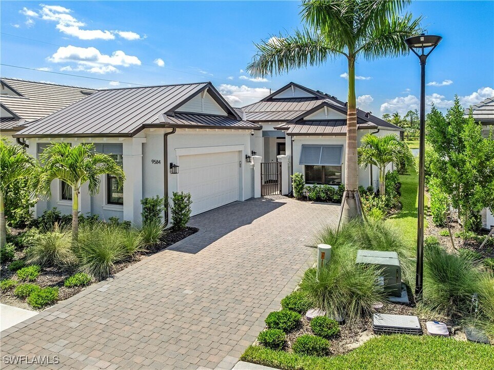 9584 Caymas Ter in Naples, FL - Building Photo
