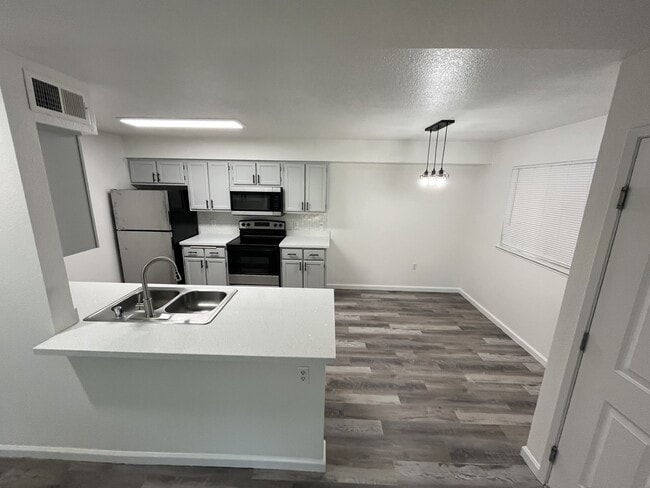 The Oaks at Sunset Phase II in Rocklin, CA - Building Photo - Building Photo